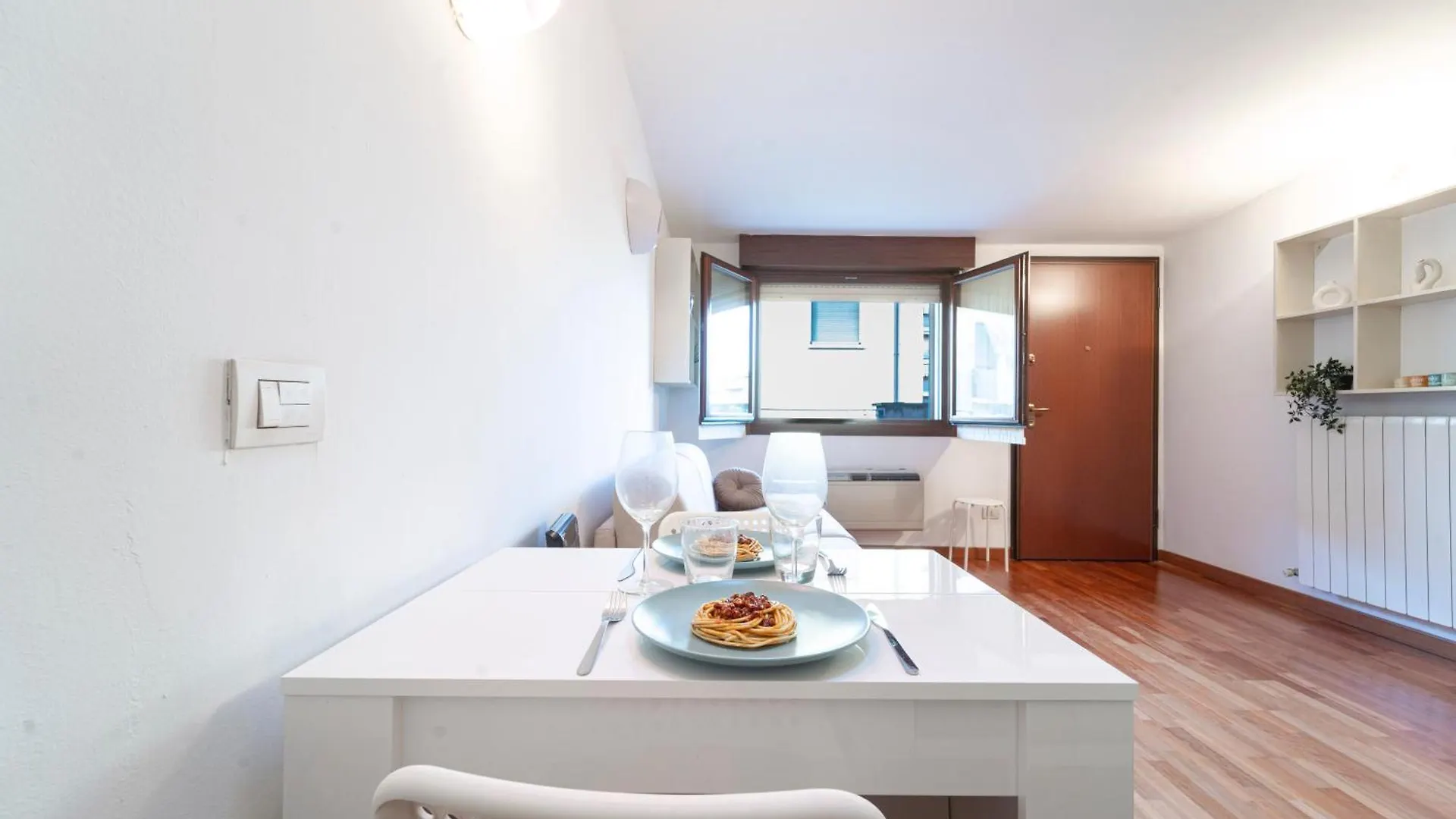 We Home - Ticino13 House - San Donato Milanese イタリア